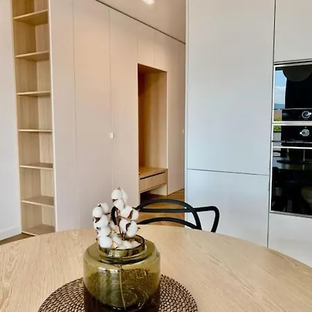 아파트 Emotions S Privat Garage Parking Free 코시체